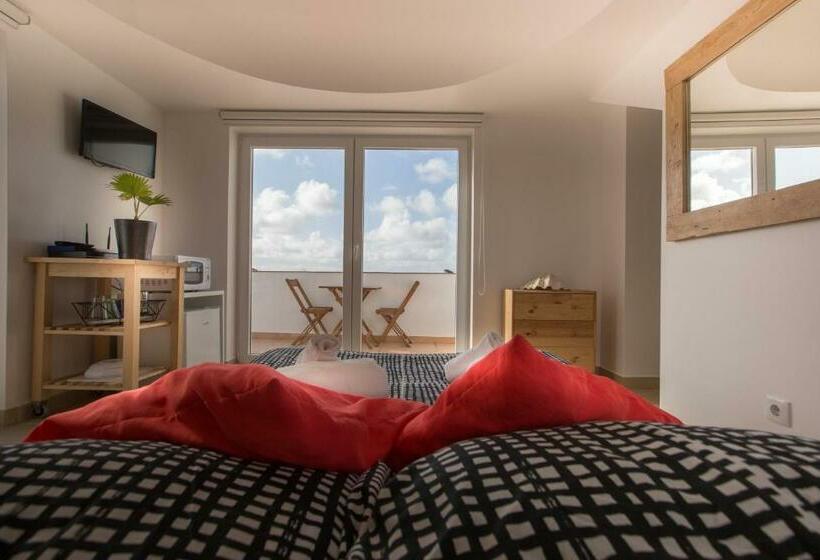 غرفة قياسية مطلّة علي البحر مزوَّدة بشُرفة, Alex Surf Hostel