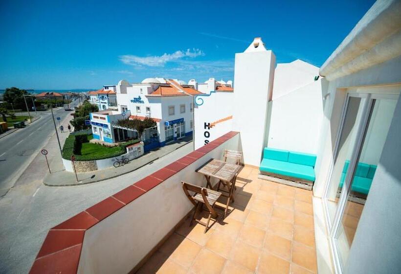 غرفة قياسية مطلّة علي البحر مزوَّدة بشُرفة, Alex Surf Hostel