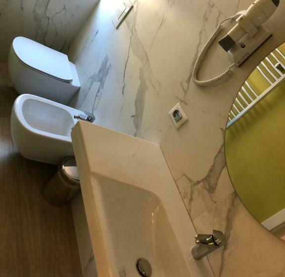 اتاق لوکس با بالکن, Approdo Residence