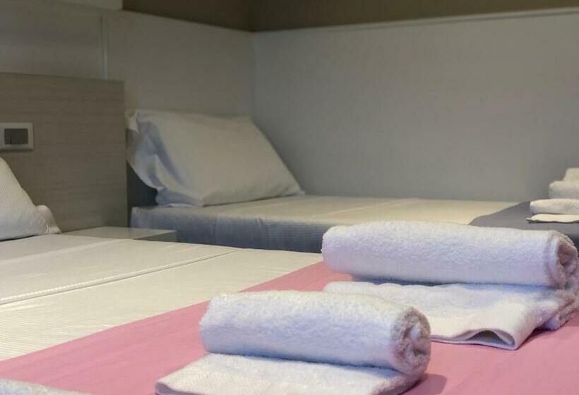 اتاق استاندارد سه تخته با بالکن, Approdo Residence
