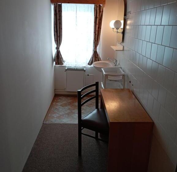 غرفة قياسية رباعية حمام مشترك, Penzion Hraničář