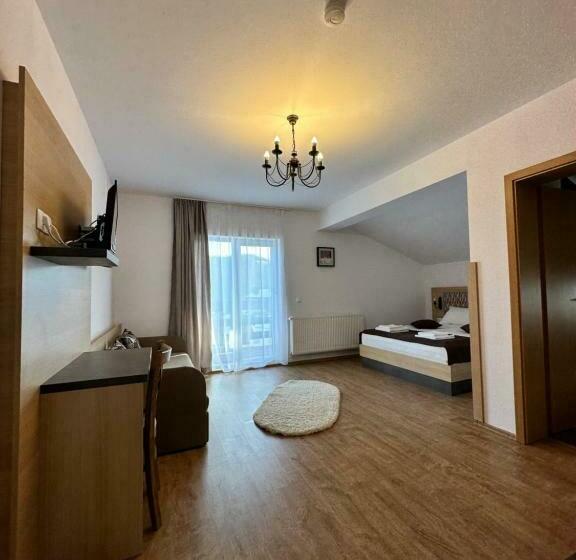 חדר סטנדרט לשלושה עם מרפסת, Vila Paltinis