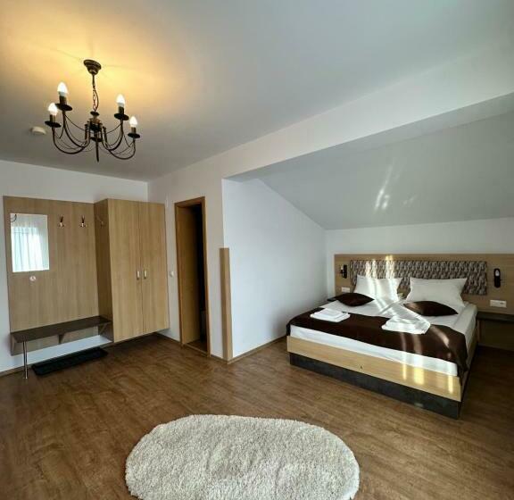 חדר סטנדרט לשלושה עם מרפסת, Vila Paltinis