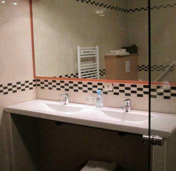 غرفة قياسية لذوى الاحتياجات الخاصة, Chambre D Hotes Les Bordes