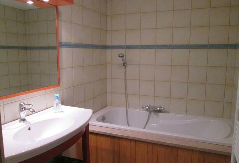 غرفة عائلية, Chambre D Hotes Les Bordes