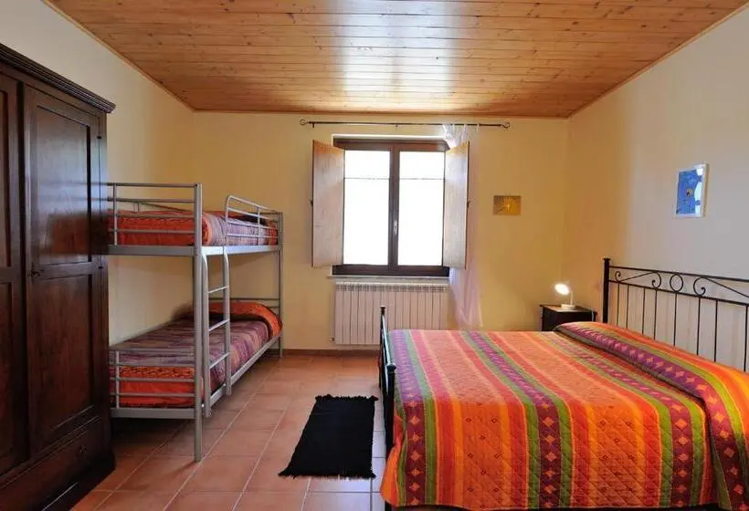 スタンダード４人部屋, Agriturismo Arcobaleno Assisi