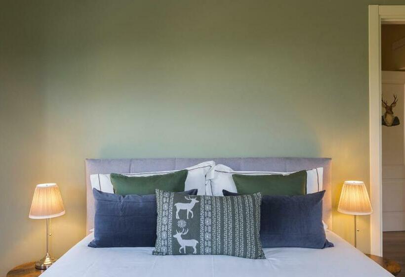 חדר סופריור, White Tail Organic Farm