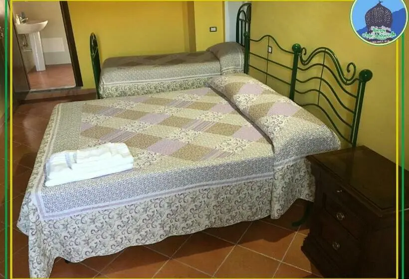 スタンダードトリプルルーム, Borgo San Lorenzello