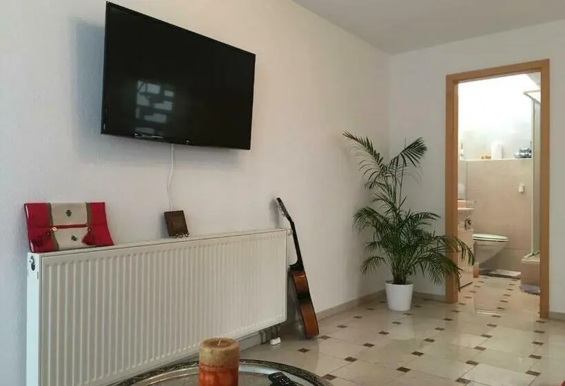 Duplex-huone, Emc Maisonette