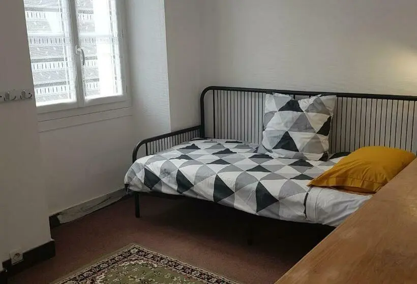 メゾネットスイート, Gazelle Guest House And Art Gallery