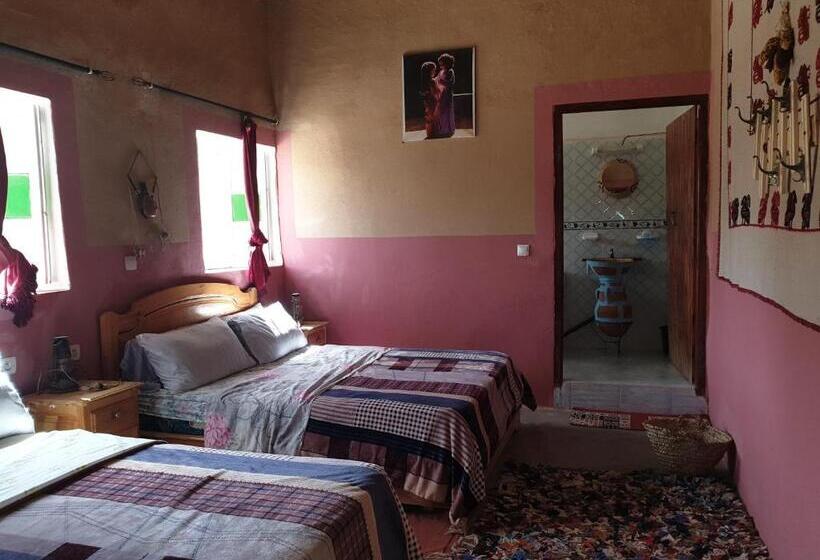اتاق خانوادگی با چشم‌انداز کوه, Gîte D étape Traditionnel Berbère