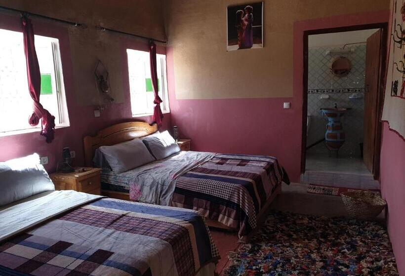 اتاق خانوادگی با چشم‌انداز کوه, Gîte D étape Traditionnel Berbère