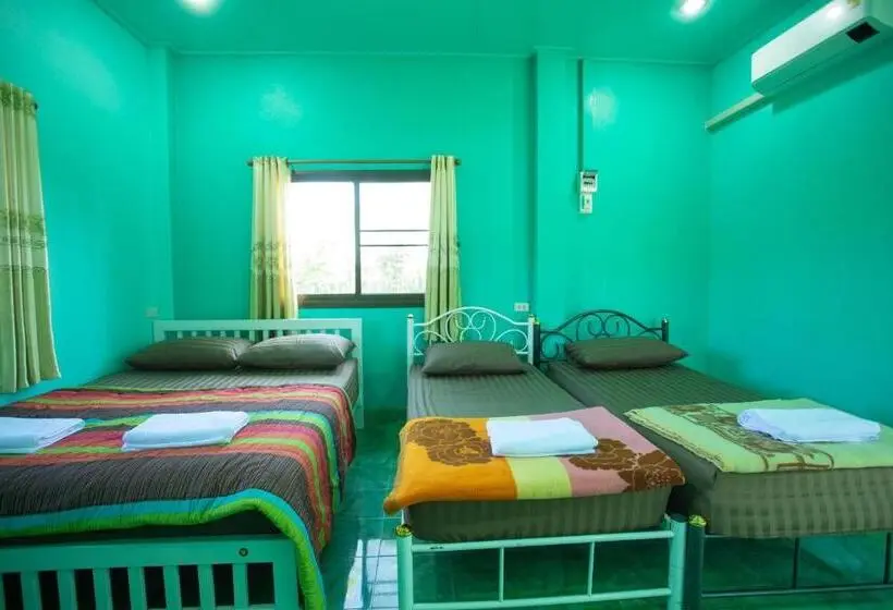 スタンダード4人部屋, บ้านเขาค้อริมธาร