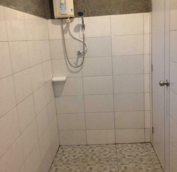 디럭스 룸, Rada Phan