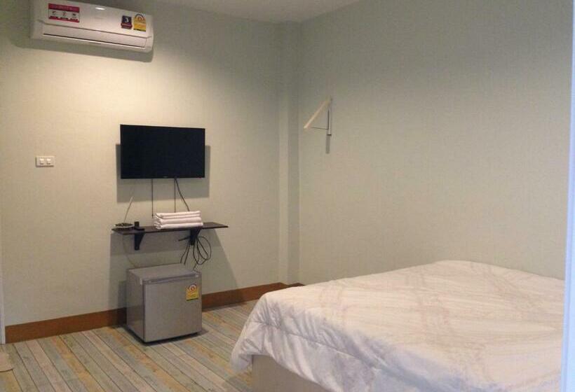 디럭스 룸, Rada Phan