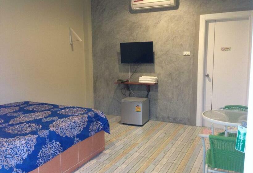 디럭스 룸, Rada Phan