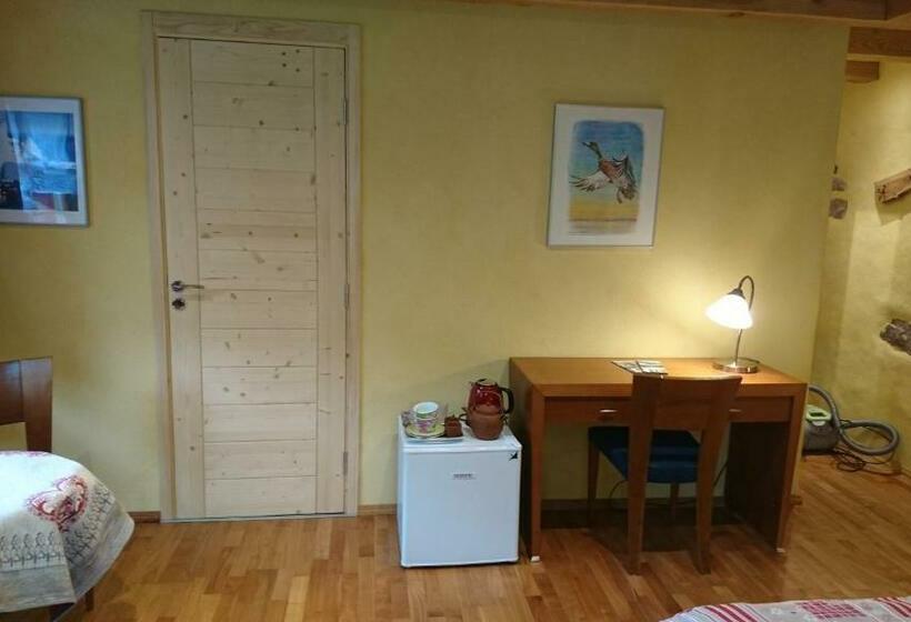 غرفة ديلوكس مزودة بشرفة, Chambre Merisier Dans Une Ferme Avec étang Privé Au Coeur De La Région Des Mille étangs, Faucogney E