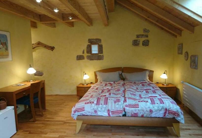 Номер Deluxe с Балконом, Chambre Merisier Dans Une Ferme Avec étang Privé Au Coeur De La Région Des Mille étangs, Faucogney E