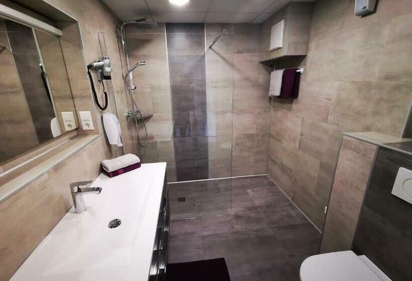 غرفة قياسية مزوَّدة بشُرفة, Pension Puster