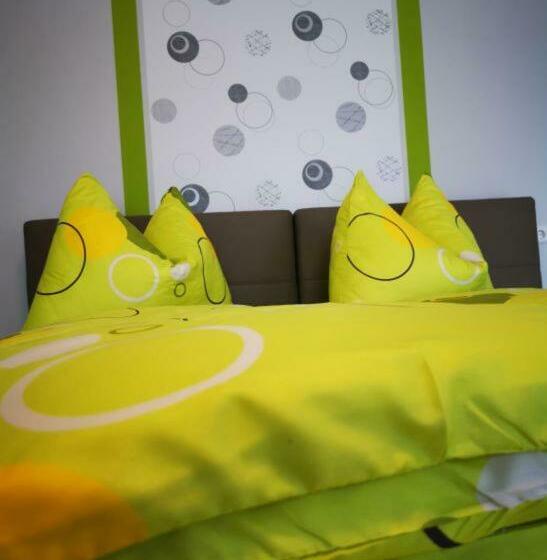 غرفة قياسية مزوَّدة بشُرفة, Pension Puster