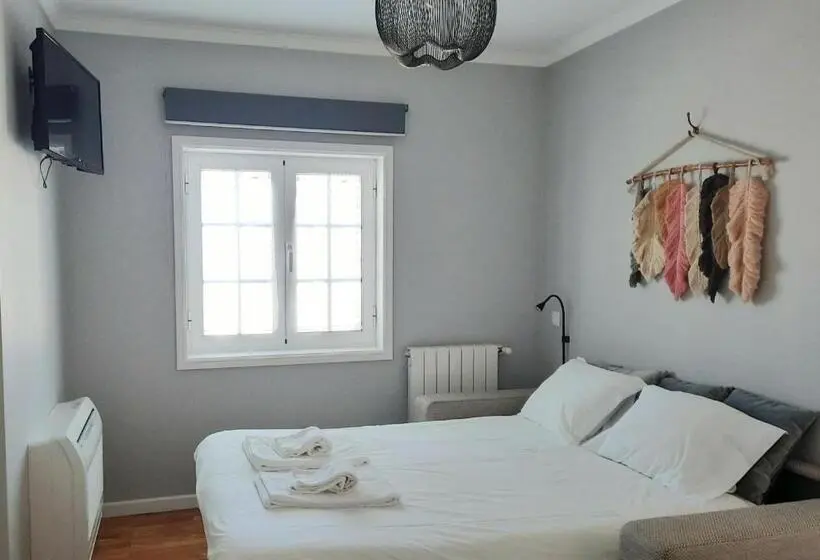 Perhesviitti, Smiling Places Guest House In Labruge