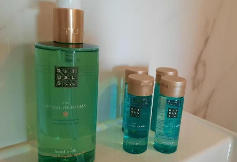 Family Suite, Smiling Places Guest House In Labruge