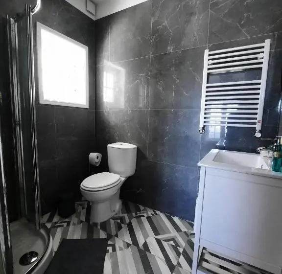 Standard-huone Parveke, Smiling Places Guest House In Labruge