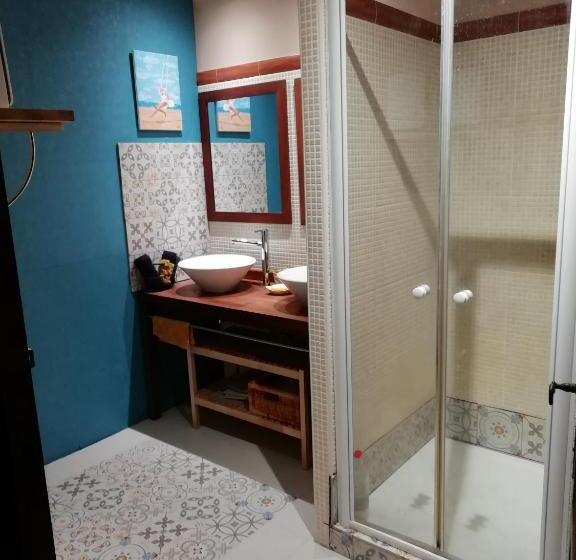 标准间, Un Nid Entre Vignes Et Pierres Pic St Loup