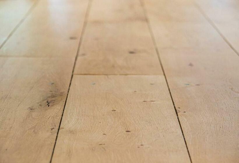 メゾネットスイート, Varzay Autour Du Puits