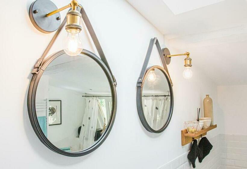 メゾネットスイート, Varzay Autour Du Puits