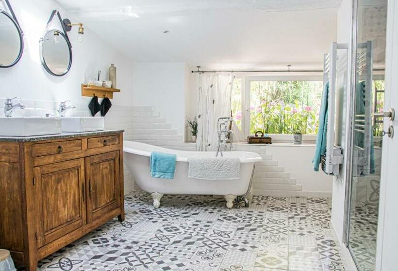 メゾネットスイート, Varzay Autour Du Puits