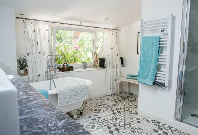 メゾネットスイート, Varzay Autour Du Puits