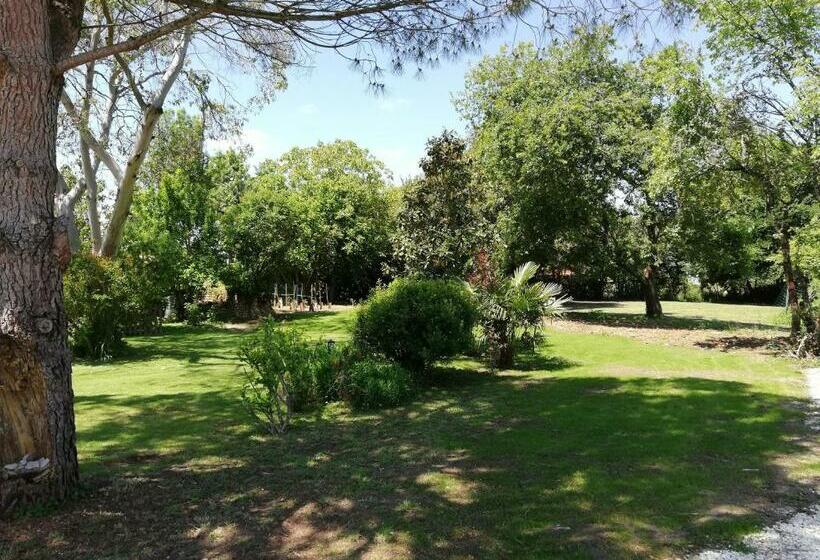 メゾネットスイート, Varzay Autour Du Puits