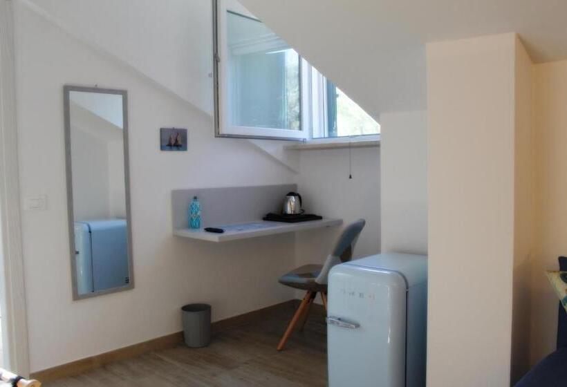 اتاق لوکس سه تخته, Villa De Ruschi