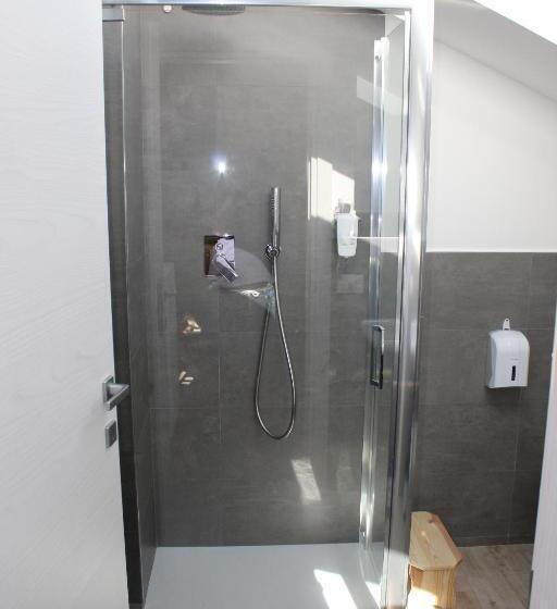 اتاق لوکس سه تخته, Villa De Ruschi