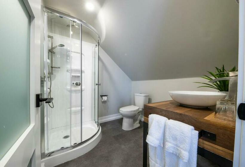 Четырехместный Номер Стандарт, Square Victoria Maison Hôtelière