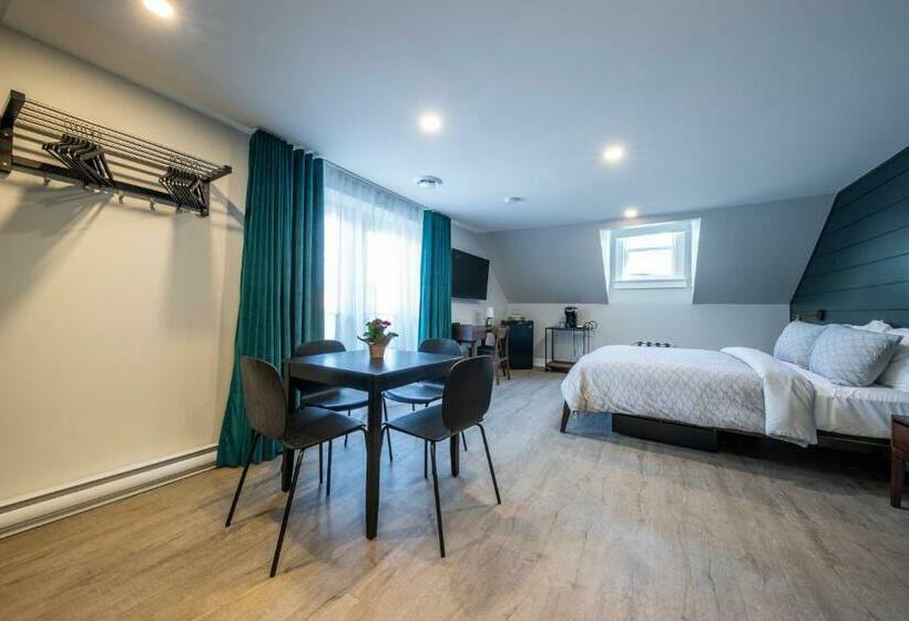 Четырехместный Номер Стандарт, Square Victoria Maison Hôtelière