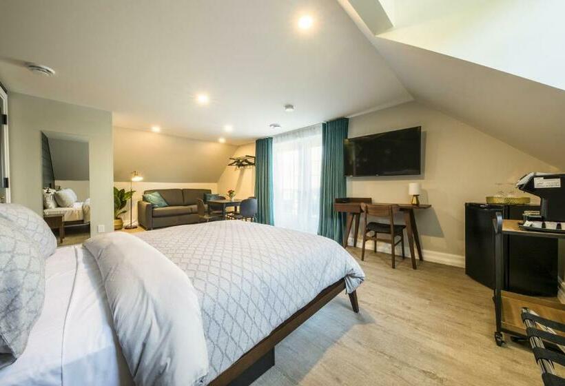 Четырехместный Номер Стандарт, Square Victoria Maison Hôtelière