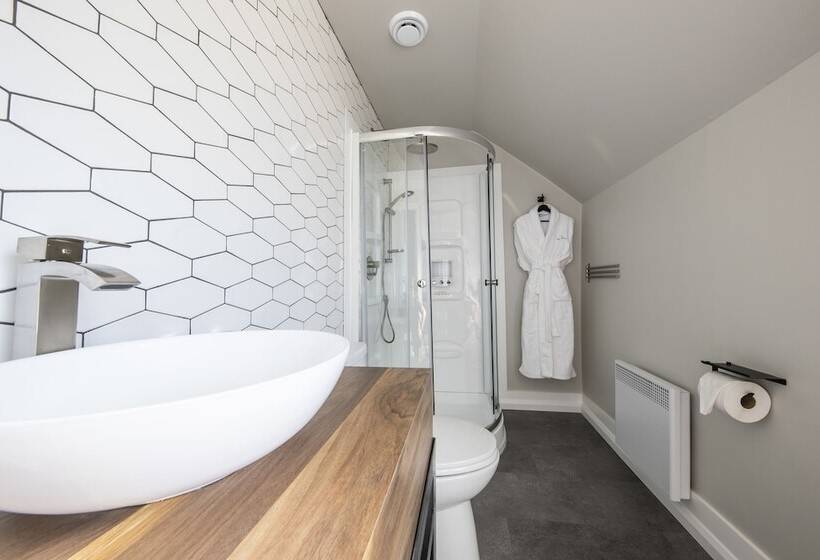 Номер Стандарт с Балконом, Square Victoria Maison Hôtelière