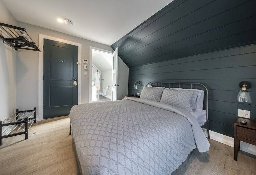 Номер Стандарт с Балконом, Square Victoria Maison Hôtelière