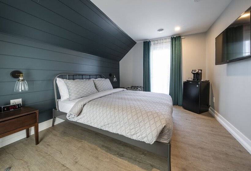 Номер Стандарт с Балконом, Square Victoria Maison Hôtelière