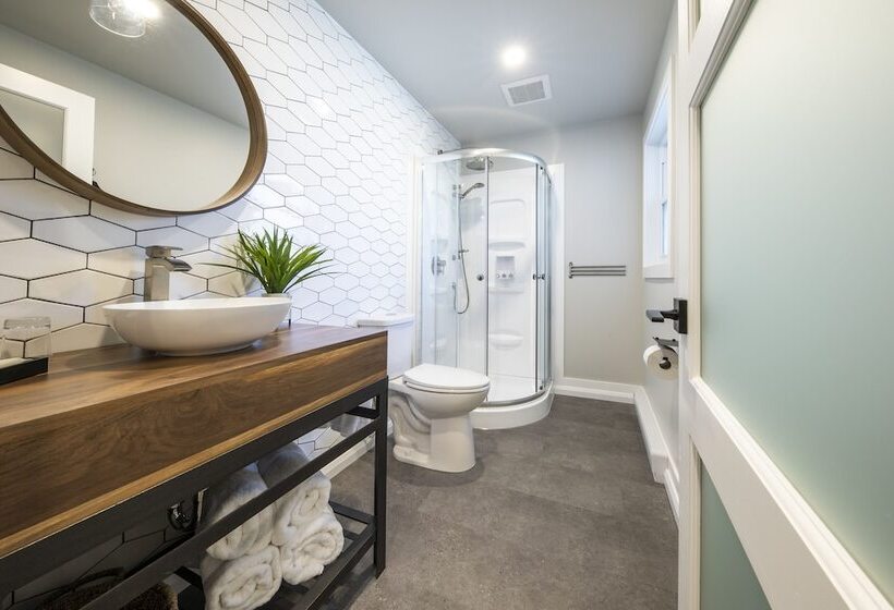 Номер Стандарт, Square Victoria Maison Hôtelière