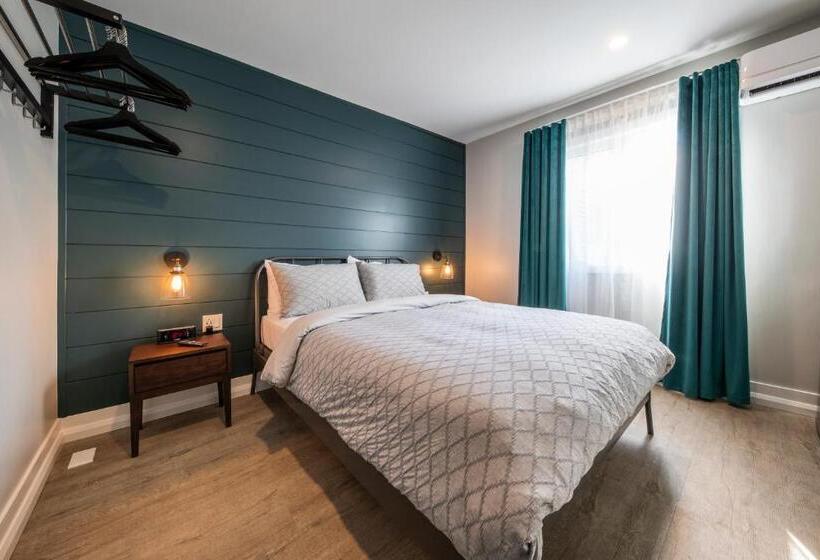 Номер Стандарт, Square Victoria Maison Hôtelière