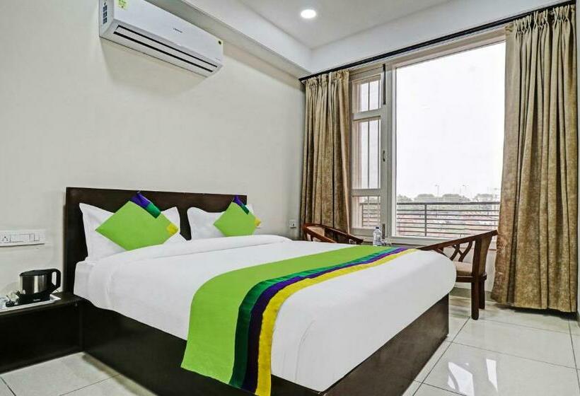 Номер Стандарт, Treebo Kamron Regency Sector 80