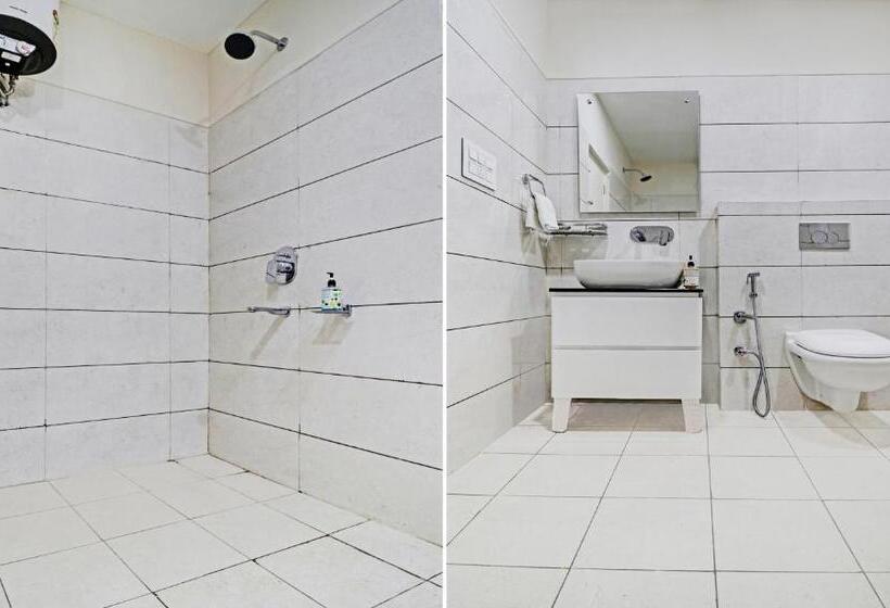 Номер Deluxe, Treebo Kamron Regency Sector 80