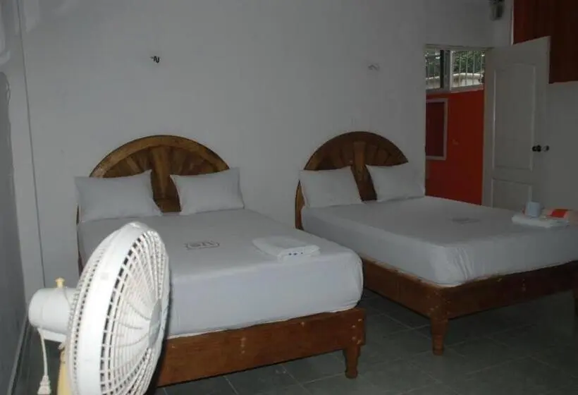 Standard Kolmen Hengen Huone, Hospedaje Papagrande