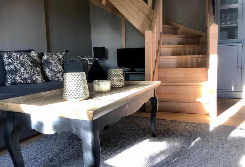 جناح مزود بتراس, Le Prieuré De Bazainville