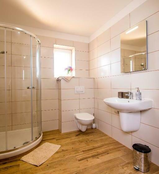 컴포트 트리플 룸, Penzion Zlatovláska U Zámku červená Lhota