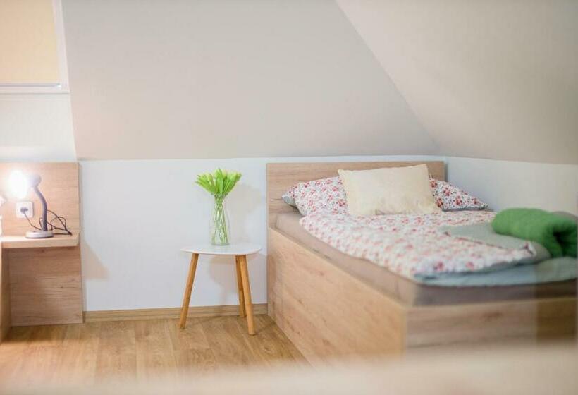 컴포트 트리플 룸, Penzion Zlatovláska U Zámku červená Lhota