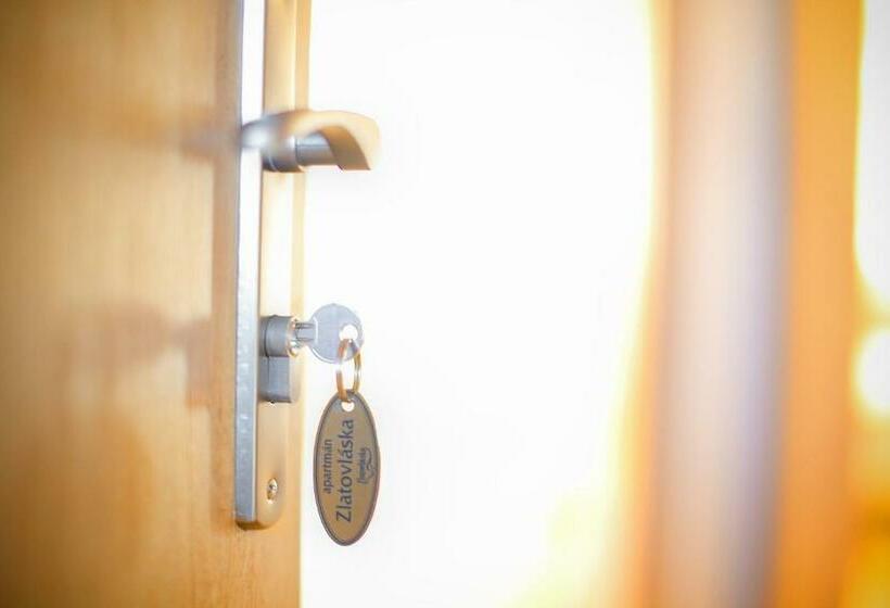 컴포트 트리플 룸, Penzion Zlatovláska U Zámku červená Lhota